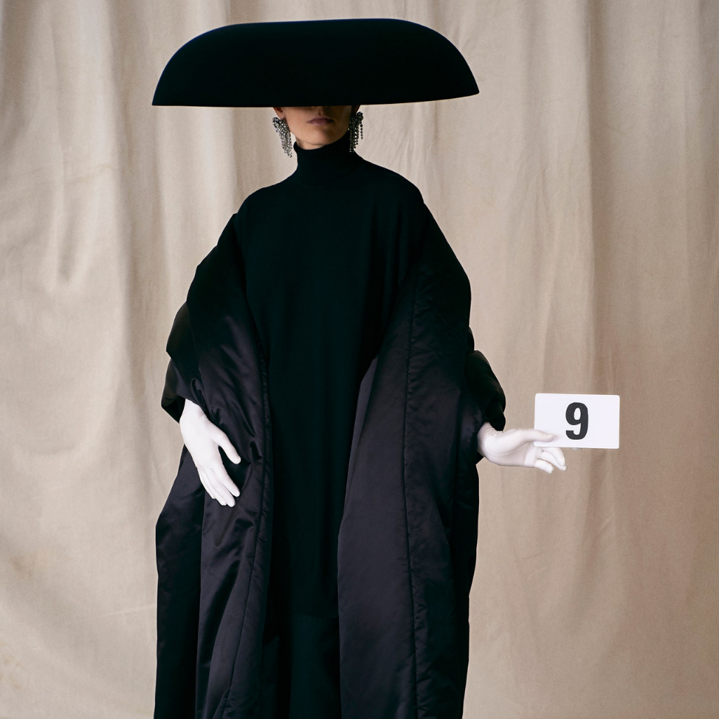 Balenciaga: Ο Demna Gvasalia αποκαλύπτει πώς είναι να παρουσιάζεις το couture show του αιώνα