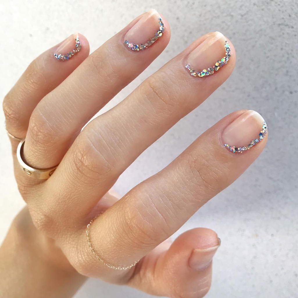 Glittery nails: O minimal τρόπος για να τα υιοθετήσετε