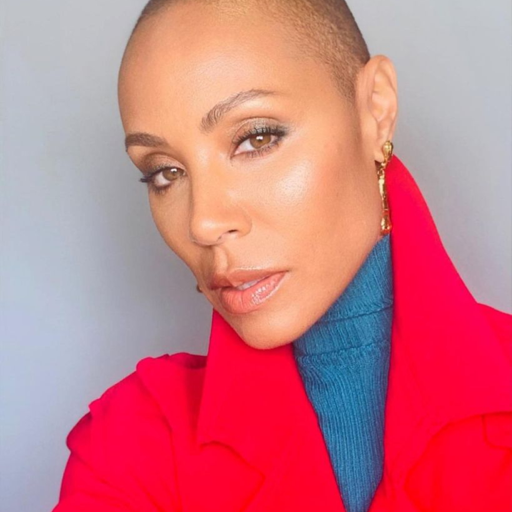 Η Jada Pinkett Smith σε ένα ειλικρινές video για την αλωπεκία: «Θα είμαστε φίλες για καιρό»