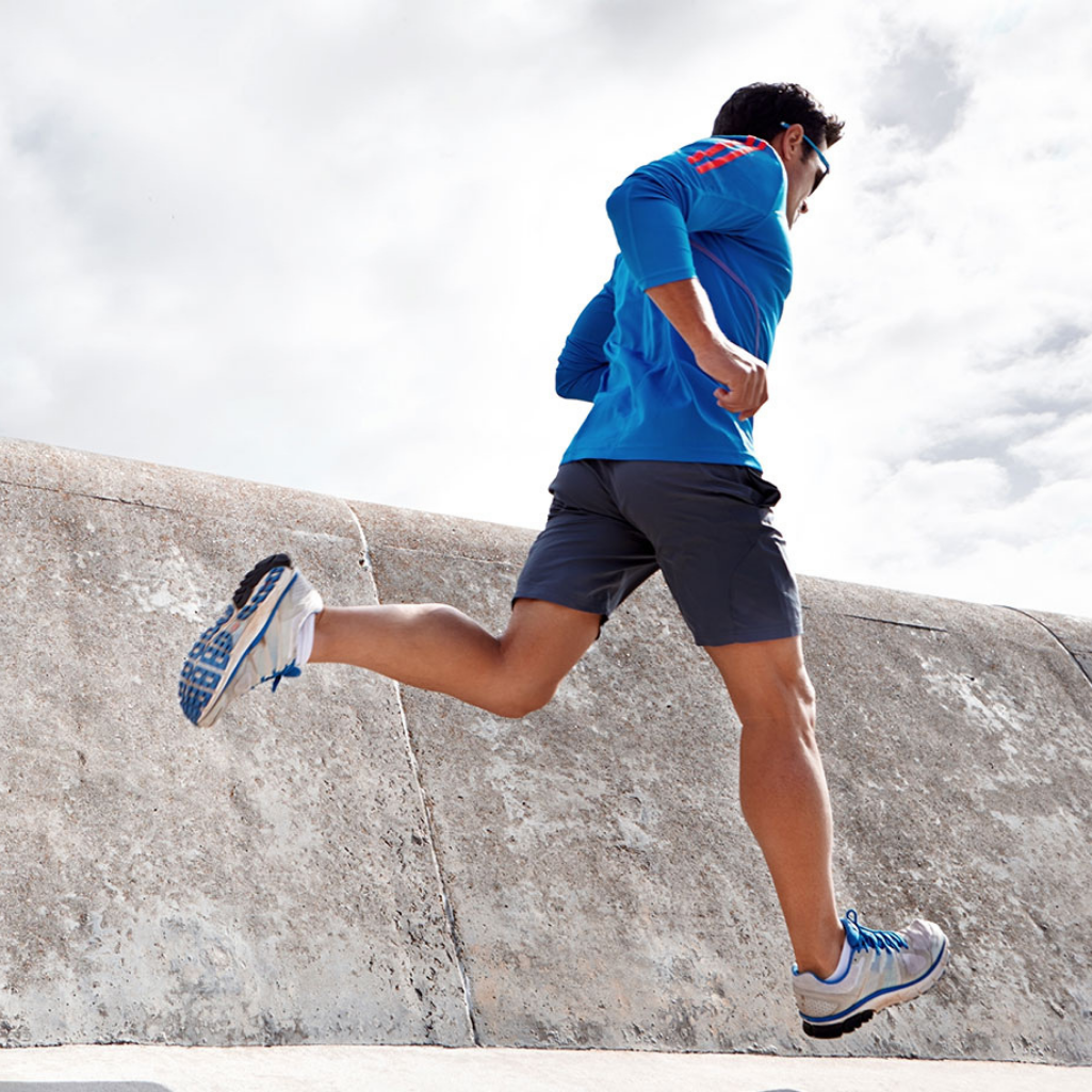 Reverse running ή οπισθοδρομία: Γιατί όλο και περισσότεροι άνθρωποι τρέχουν ανάποδα