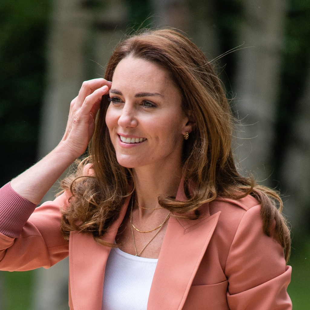 Η Kate Middleton συνδύασε ένα πουλόβερ των €24 με το It παντελόνι της περιόδου