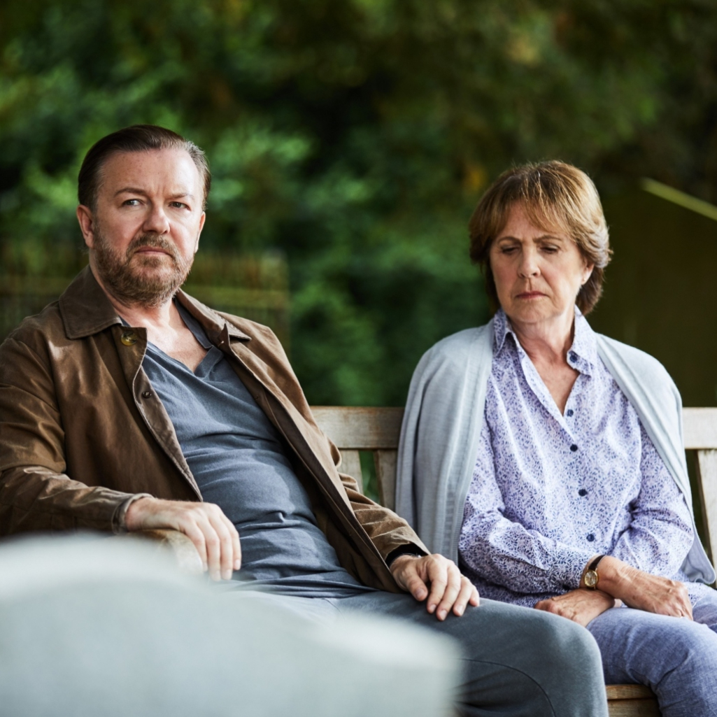 After Life: 5 λόγοι να δεις τη σειρά του Ricky Gervais στο Netflix, για την οποία μιλούν όλοι