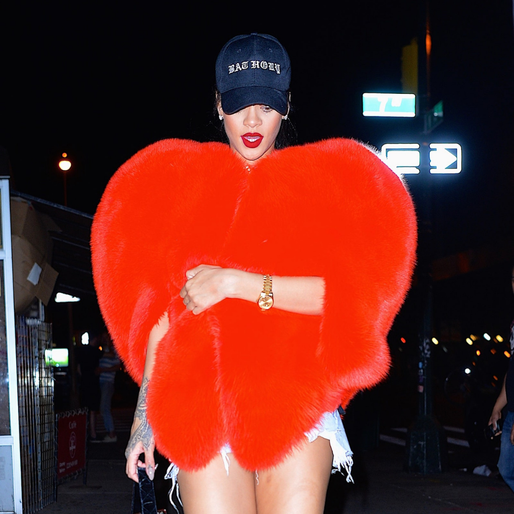 Η Rihanna ξαναφόρεσε το iconic jacket-καρδιά, με έναν εντελώς διαφορετικό τρόπο