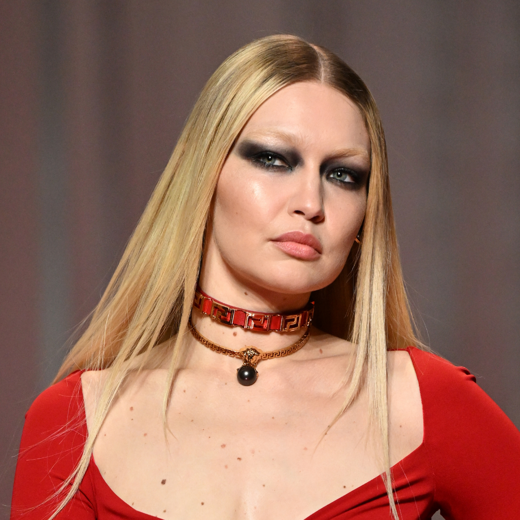 Ο οίκος Versace ξεπέρασε τον εαυτό του και έδειξε τι πάει να πει show στην MFW