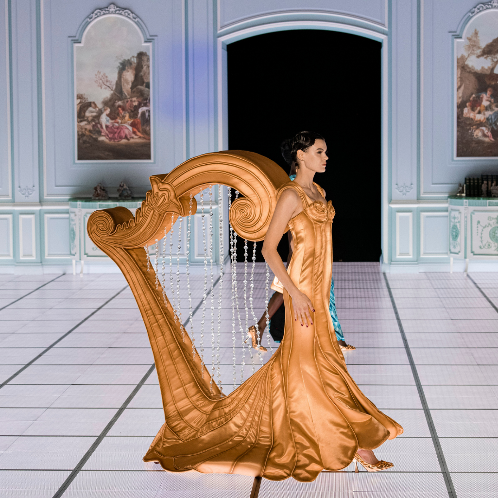 Moschino Fall '22: Ο Jeremy Scott και η δική του «Οδύσσεια του Διαστήματος»