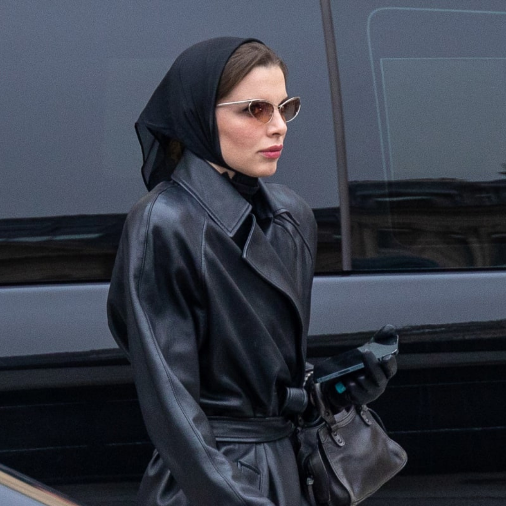 Η Vogue France λέει «ναι στο μαντήλι στο κεφάλι» και οι μουσουλμάνες γυναίκες ξεσπούν: «Mας μειώνουν σε αντικείμενα»