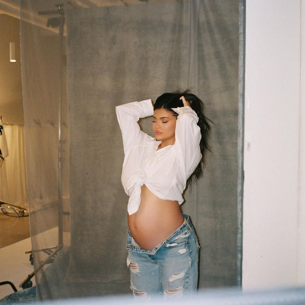 H Kylie Jenner ονόμασε το νεογέννητο γιο της «Λύκο» - Κυριολεκτικά