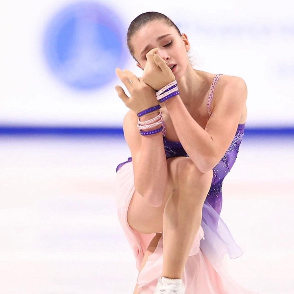 Η 15χρονη Kamila Valieva έγραψε ιστορία στους Χειμερινούς Ολυμπιακούς με τετραπλή περιστροφή