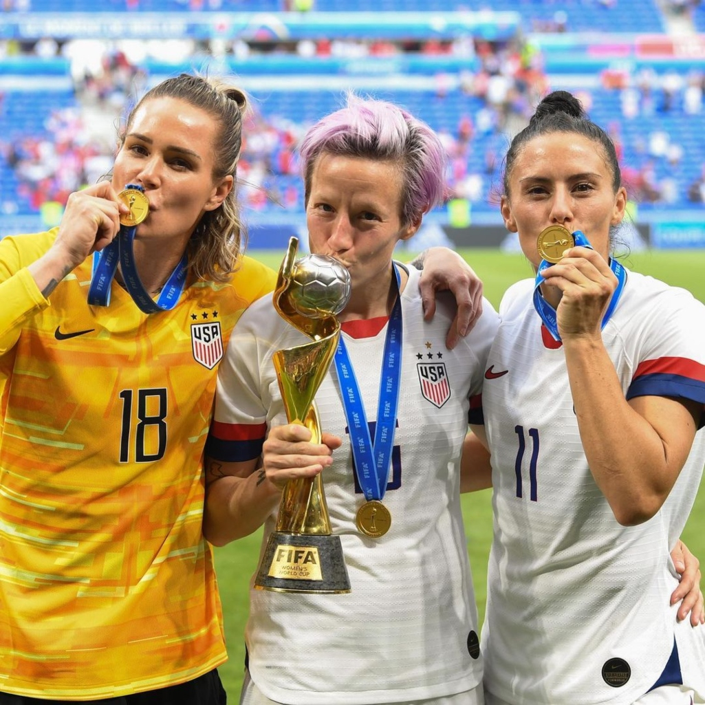 Ιστορική δικαίωση για τις γυναίκες του αμερικανικού ποδοσφαίρου: Θα πληρώνονται το ίδιο με τους άντρες συμπαίκτες τους