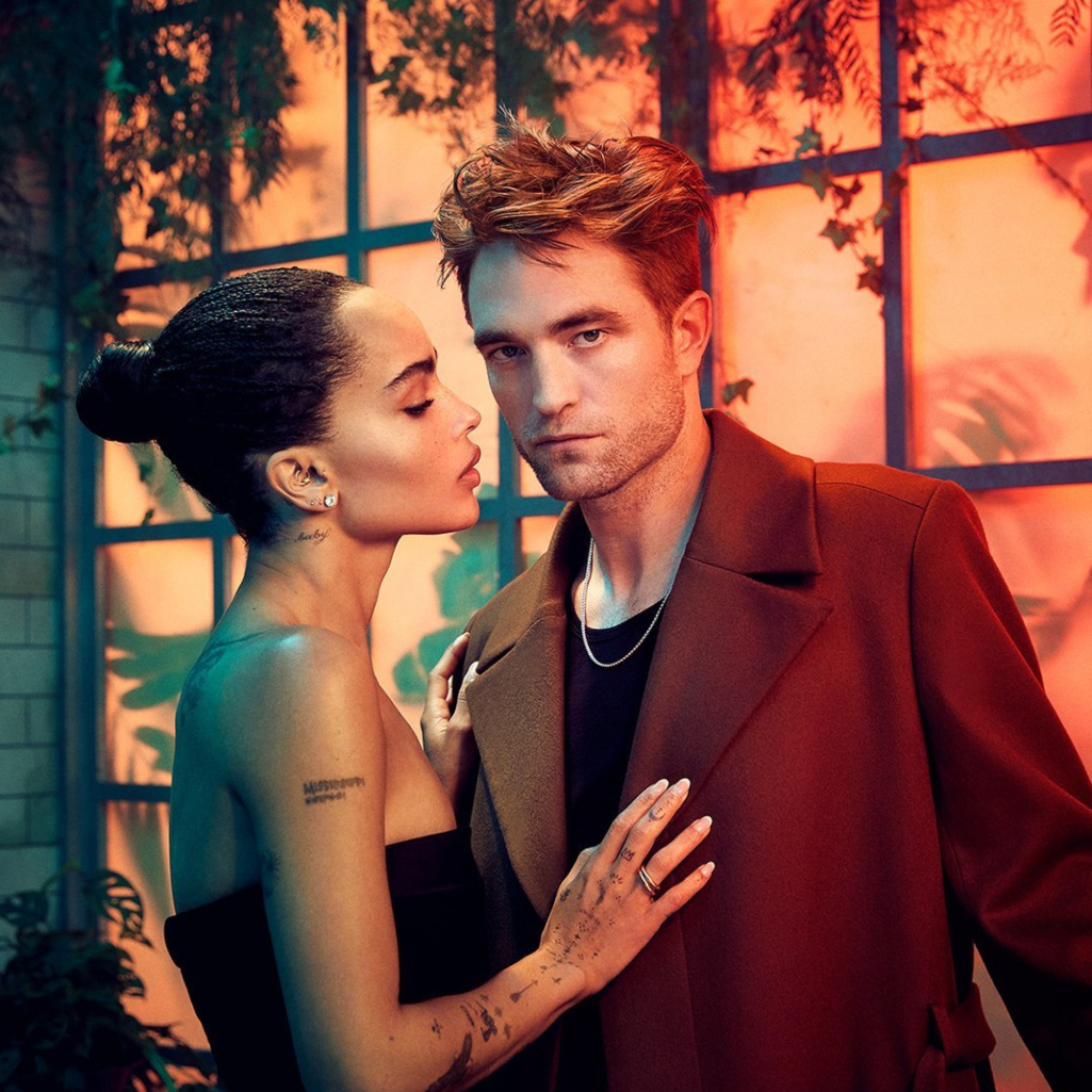 O Robert Pattinson και η Zoë Kravitz, αγκαλιά στο digital cover του EW