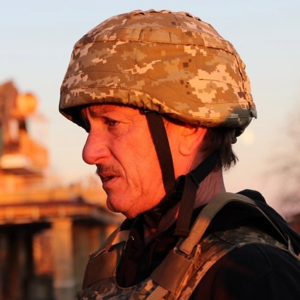 Ο Sean Penn πήγε για ντοκιμαντέρ στο Κίεβο τη στιγμή που η Ουκρανία μετρά θύματα