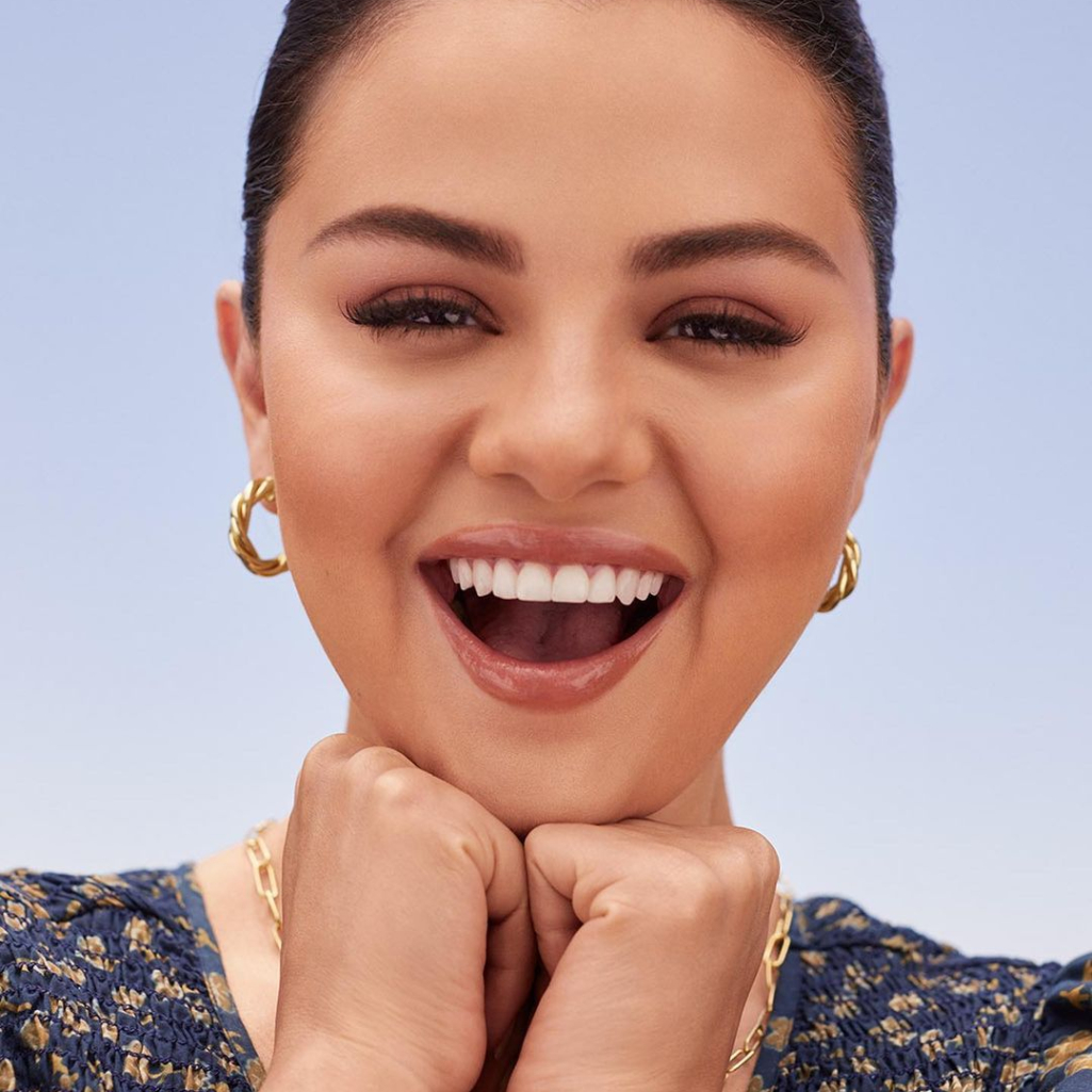 H Selena Gomez φέρνει την άνοιξη με ένα super manicure – 6 βερνίκια για να το αντιγράψετε 