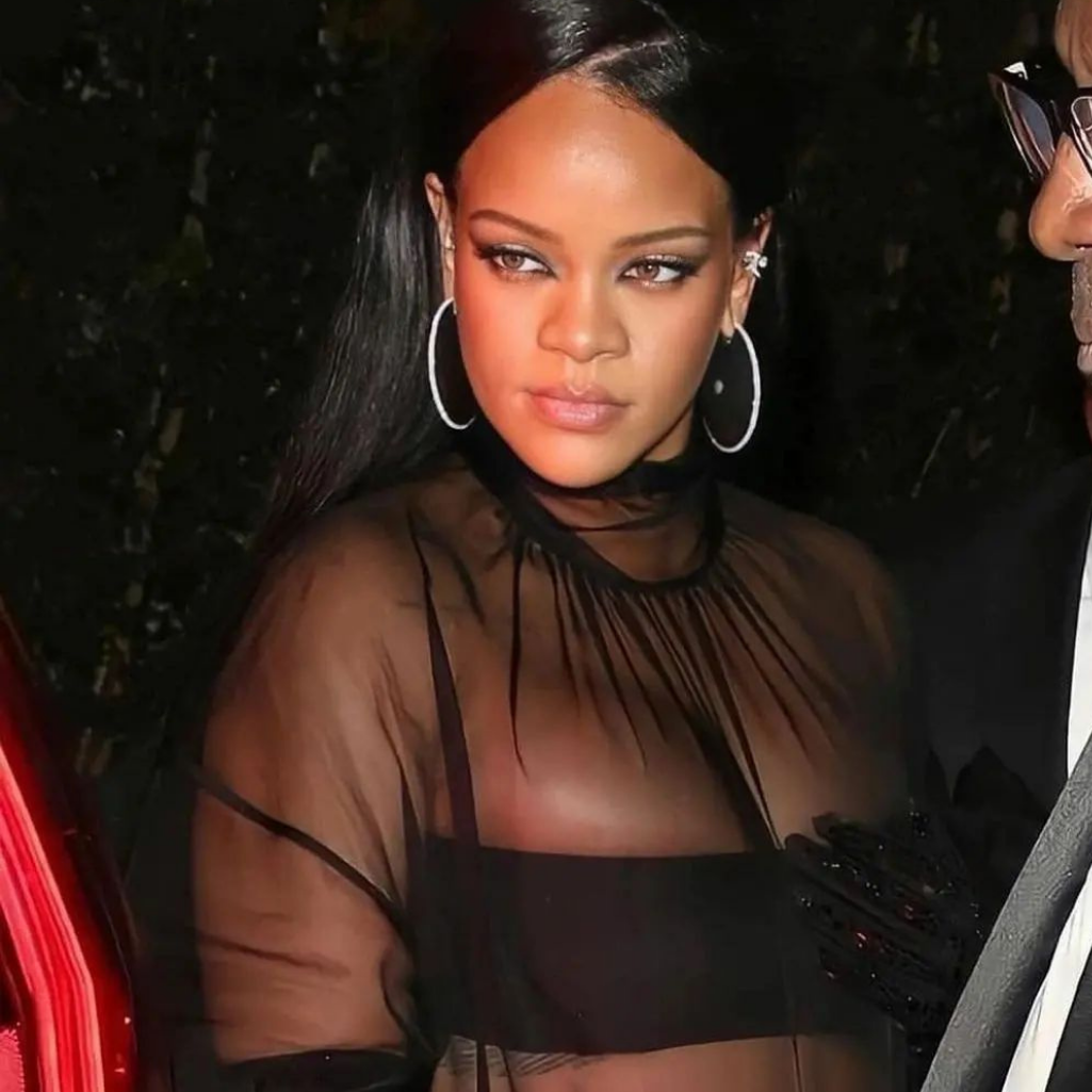 H Rihanna πήγε στο party του Jay-Z με διάφανο top και ΠΟΛΥ μακριά μαλλιά