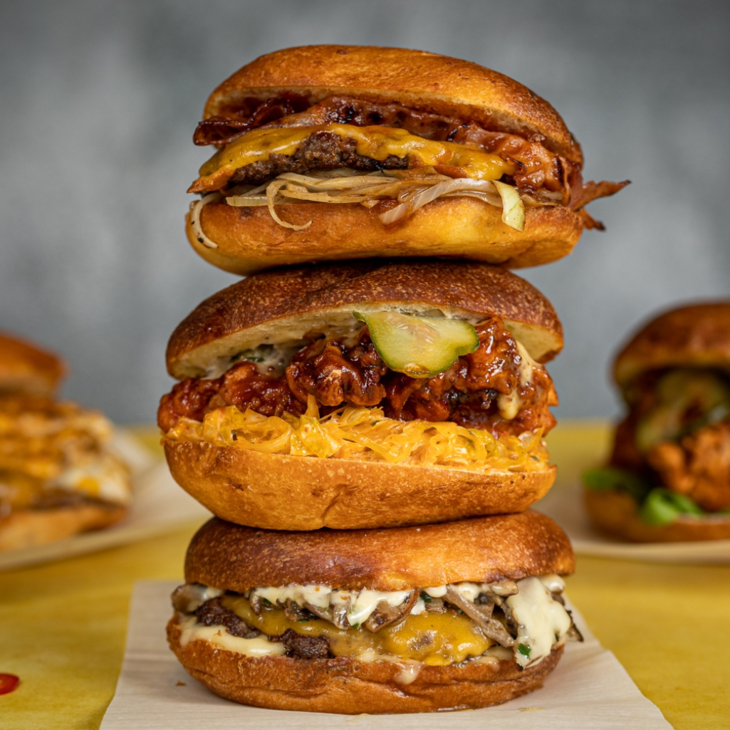 Το burger house Smash' n Bun συμπληρώνει έναν χρόνο ζωής. Εσύ ακόμα να το δοκιμάσεις;