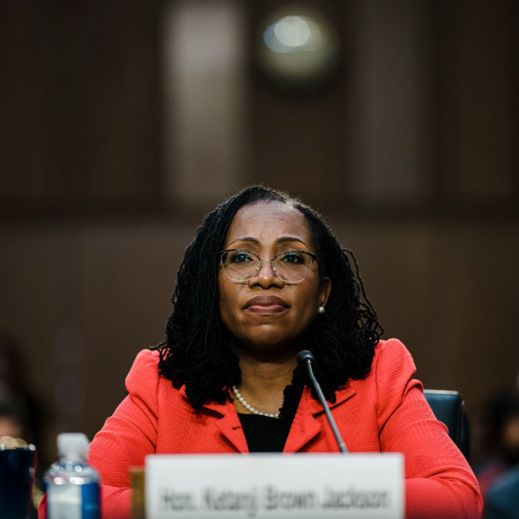 Ketanji Brown Jackson: Η πρώτη μαύρη υποψήφια για το Ανώτατο Δικαστήριο των ΗΠΑ περνά από "ιερά εξέταση" και ο λόγος είναι ο ρατσισμός