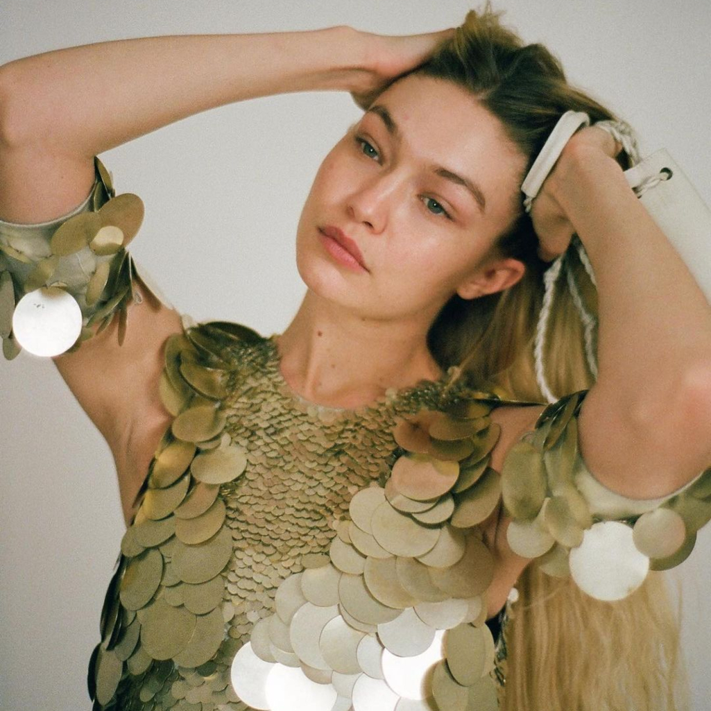 H Gigi Hadid θα δωρίσει τα έσοδά της από τον Fashion Month στην Ουκρανία