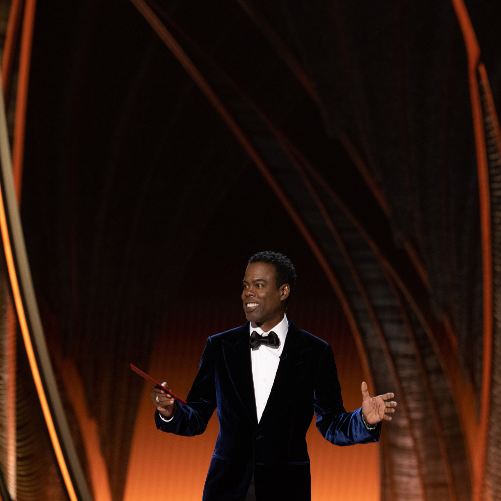 O Chris Rock μιλά πρώτη φορά για το χαστούκι από τον Will Smith: «Ακόμη το επεξεργάζομαι»