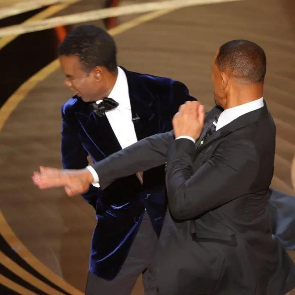 Oscars 2022: Ο Will Smith ανέβηκε στη σκηνή και χτύπησε τον Chris Rock. Σοβαρά, όχι για πλάκα
