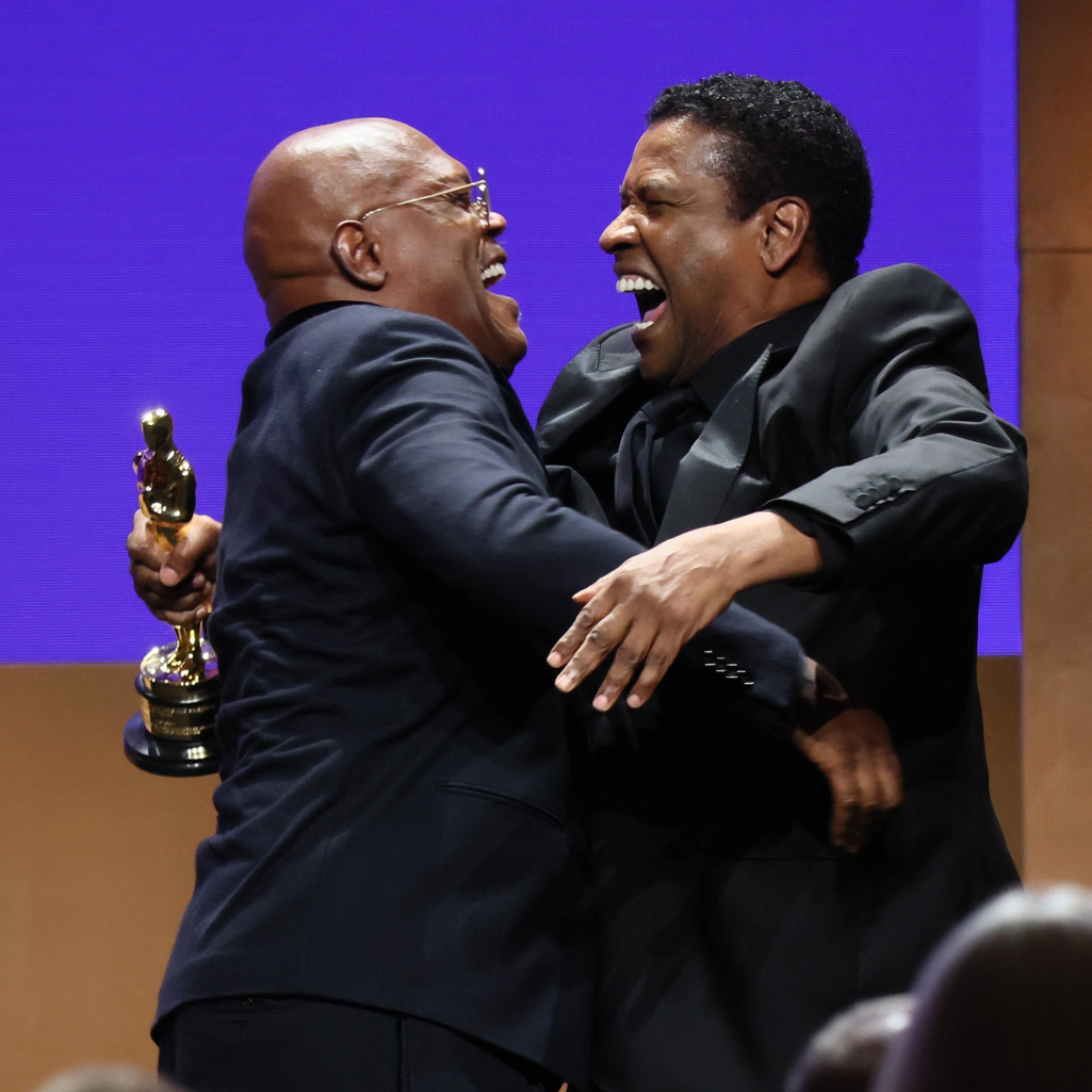 Oscars 2022: O Samuel L. Jackson πήρε το πρώτο του Oscar από τον Denzel Washington στην καλύτερη βράβευση που δεν είδαμε ποτέ