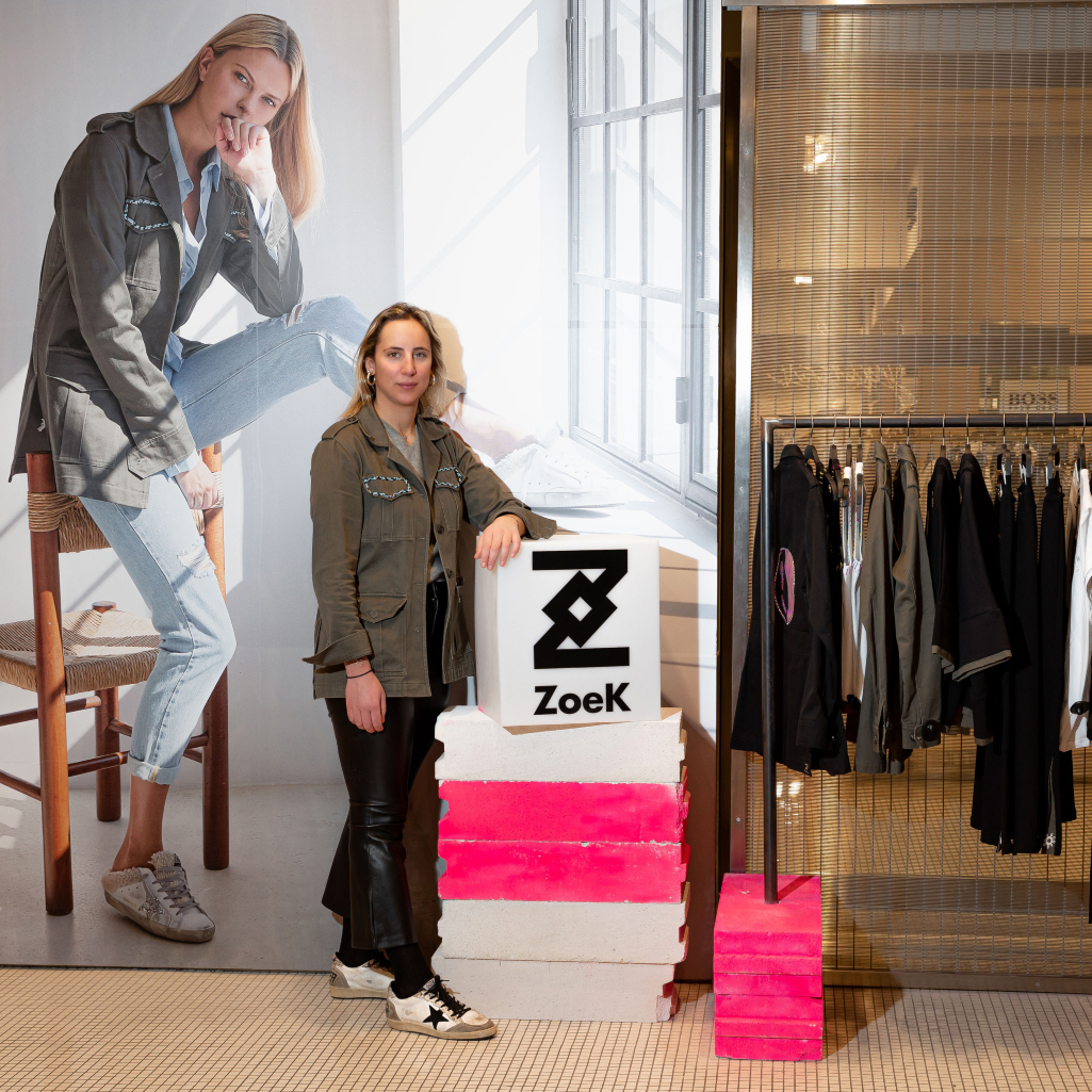 ZoeK: Το ελληνικό fashion brand της Ζωής Κέρος έρχεται στο attica Golden Hall και προσφέρει μια μοναδική εμπειρία με unique jackets
