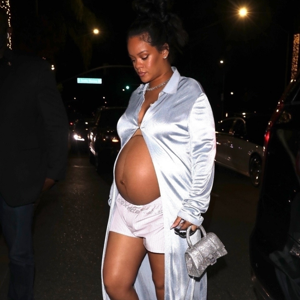 Rihanna: Το πιο glam maternity look της μεχρι στιγμής περιλάμβανε πιτζάμες- Ναι, πιτζάμες