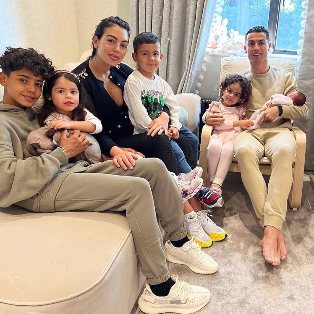 Ο Christiano Ronaldo ανέβασε την πρώτη οικογενειακή φωτογραφία μετά την απώλεια του γιου του
