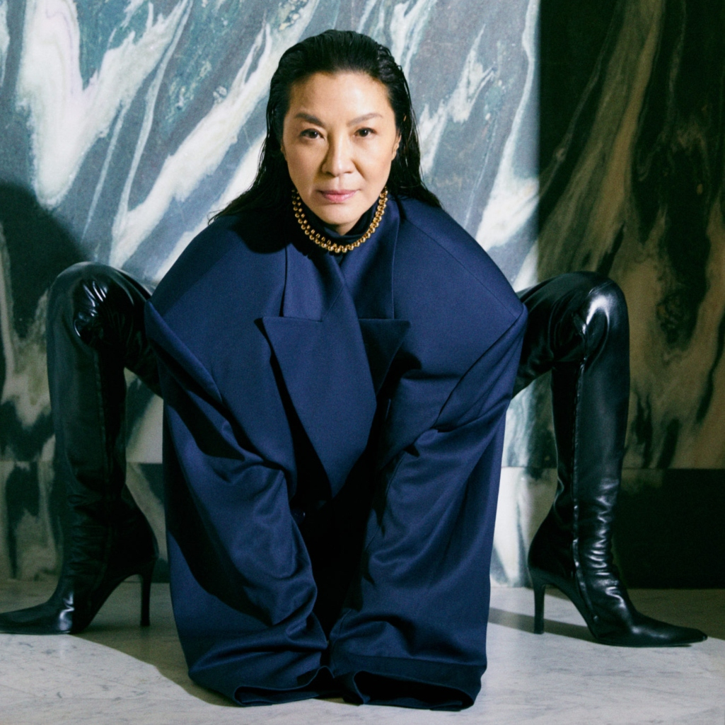 Η Michelle Yeoh έχει κάνει πολεμικές τέχνες, μπαλέτο, είναι ο κασκαντέρ στις ταινίες της, αλλά ξέρει και από κωμωδία