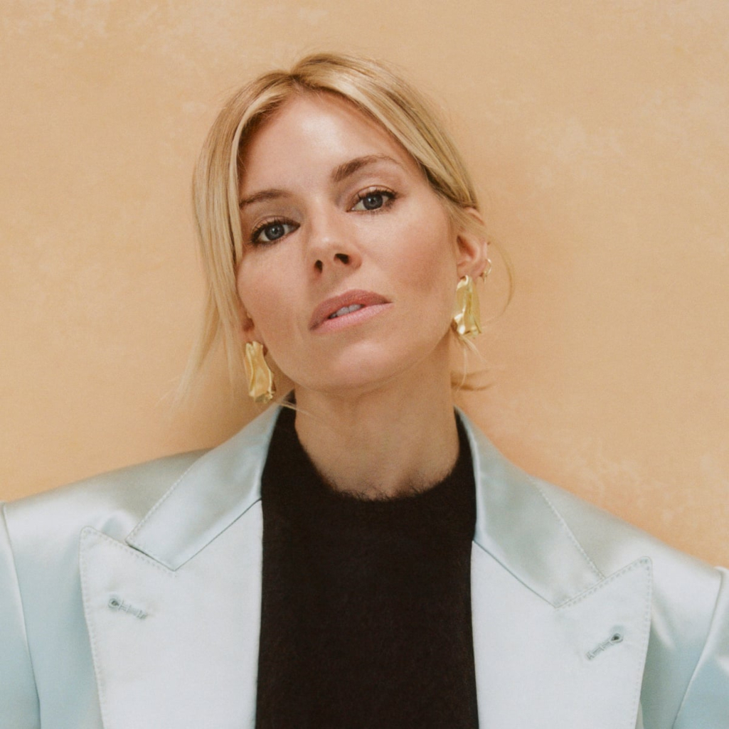 H Sienna Miller για την τοξική κουλτούρα των tabloids: «Αυτό που βίωναν οι γυναίκες, ήταν κόλαση»