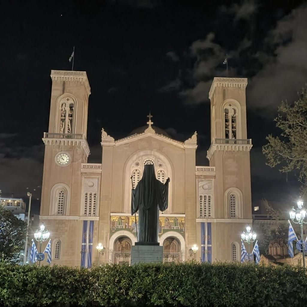 Πάσχα στην πόλη: 5 εκκλησίες της Αθήνας με κατανυκτική ατμόσφαιρα για Επιτάφιο και Ανάσταση