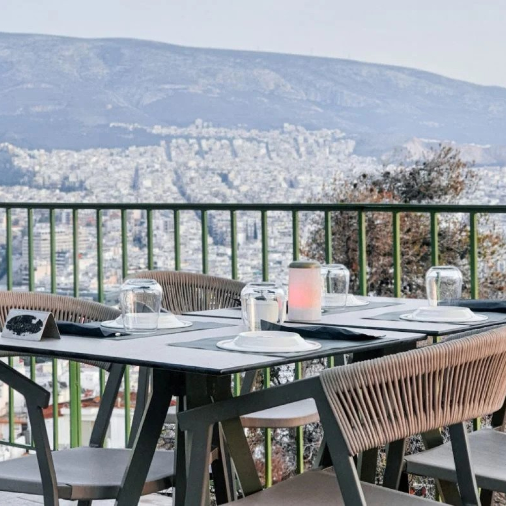 Η Αθήνα στο πιάτο: 5 spots στην πόλη με πανέμορφη θέα