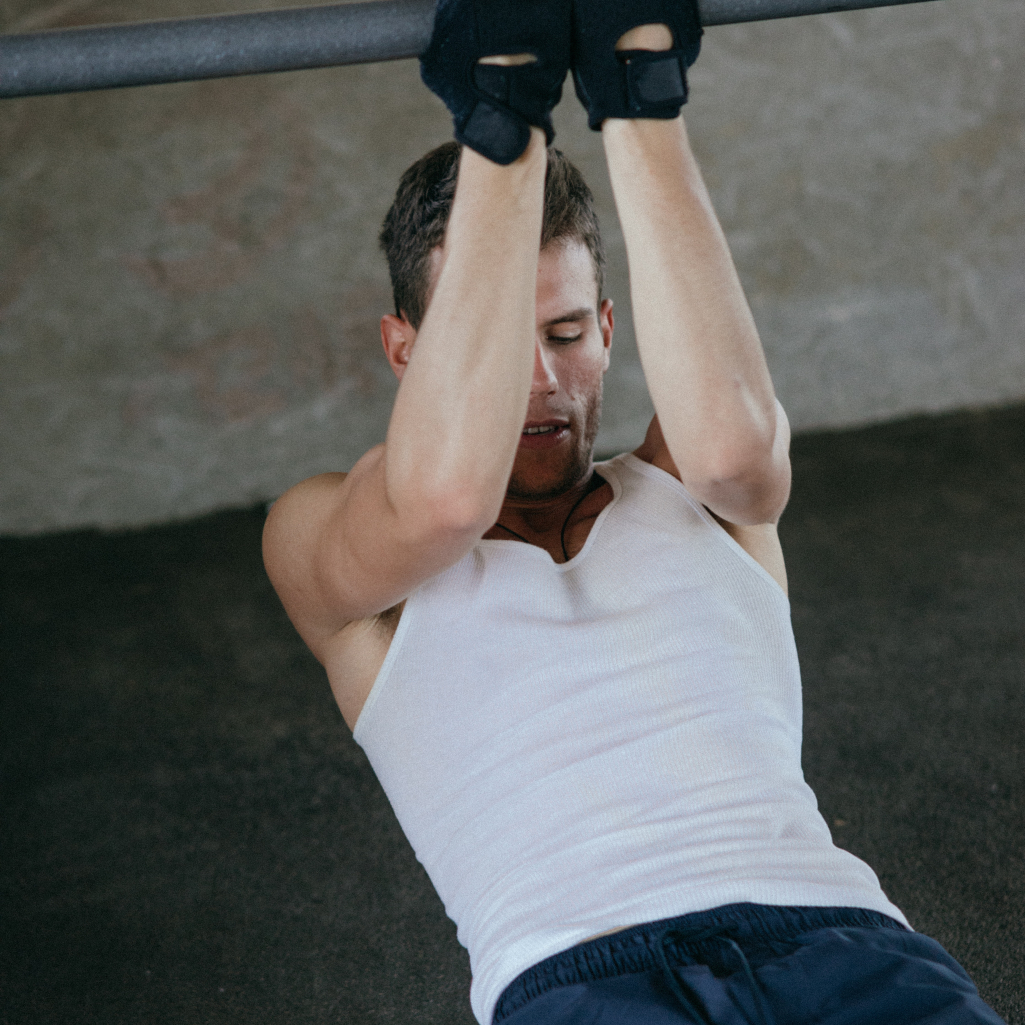 Exercise snacking: Τα ολιγόλεπτα workout που θα σε κρατήσουν fit όταν δεν έχεις καθόλου χρόνο για άσκηση