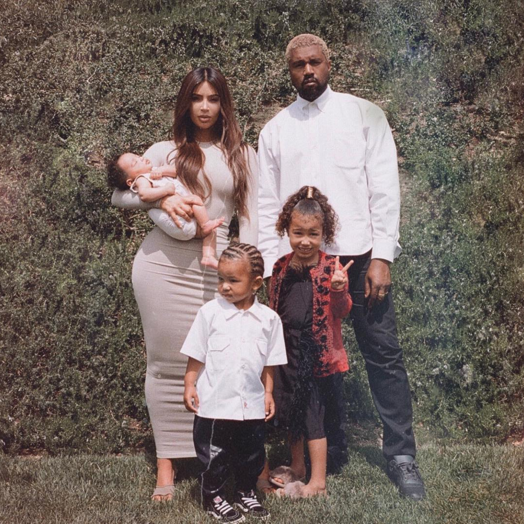 Ο τοξικός Kanye West επιστρέφει: «Όταν δεν είμαι σπίτι, η οικογένεια κινδυνεύει», λέει στο νέο του τραγούδι