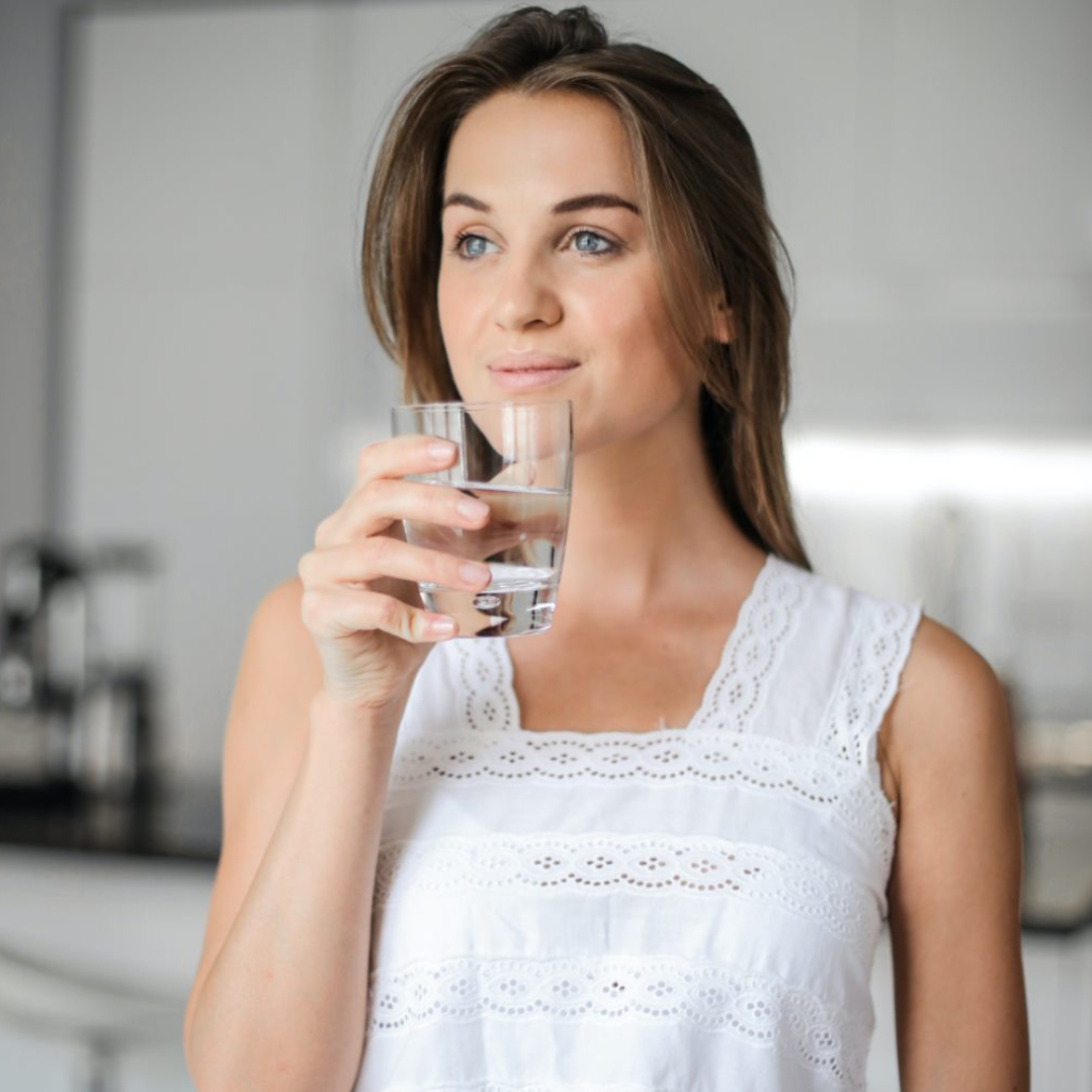 Ήπιατε 8 ποτήρια νερό σήμερα; O μύθος που πρέπει να καταρριφθεί 
