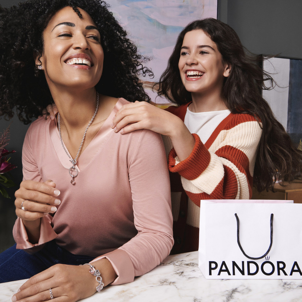 H Pandora λανσάρει τη συλλογή Mother's Day και μας εμπνέει να ανακαλύψουμε το τέλειο δώρο για την γιορτή της μητέρας