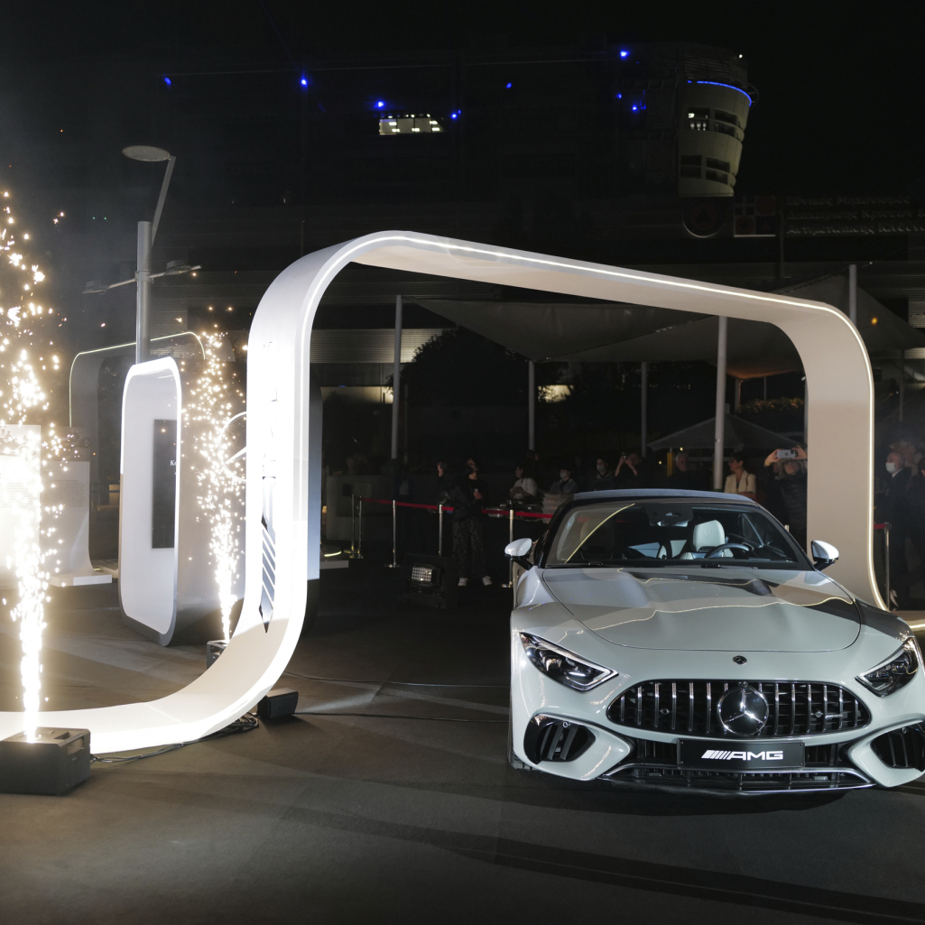 Με μία εντυπωσιακή εκδήλωση η Mercedes-Benz Ελλάς γιόρτασε τα εγκαίνια της Έκθεσης “PAST TO THE FUTURE” στο εμπορικό κέντρο Golden Hall