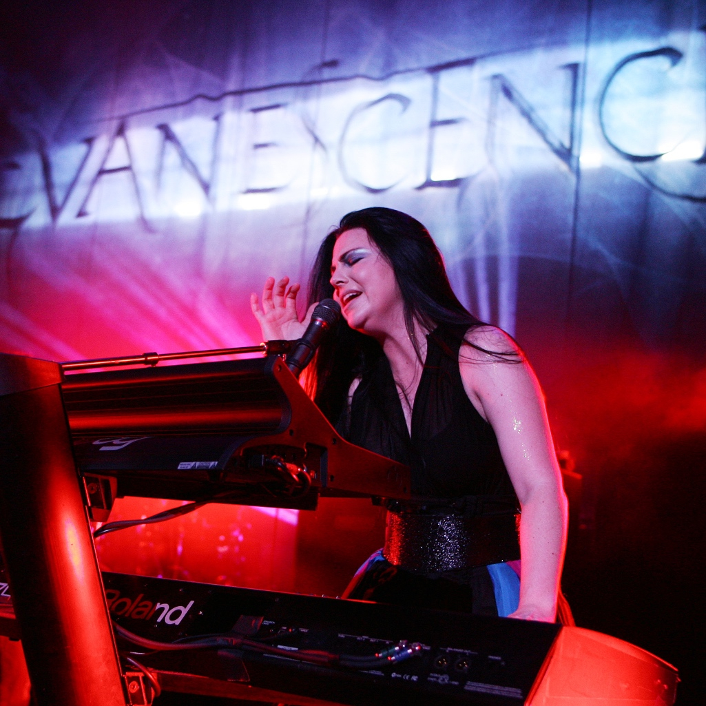 H Amy Lee μιλά για τη νέα εποχή των Evanescence, την καριέρα της και την επιστροφή στην Αθήνα