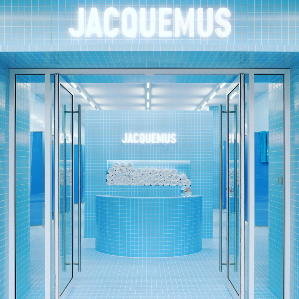 Le Bleu: Το νέο concept store του Jacquemus στο Λονδίνο θυμίζει πισίνα