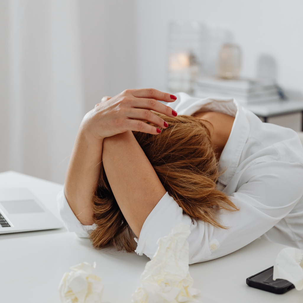 Έρευνα: Οι μισές γυναίκες στον κόσμο έχουν βιώσει πρόσφατα burnout