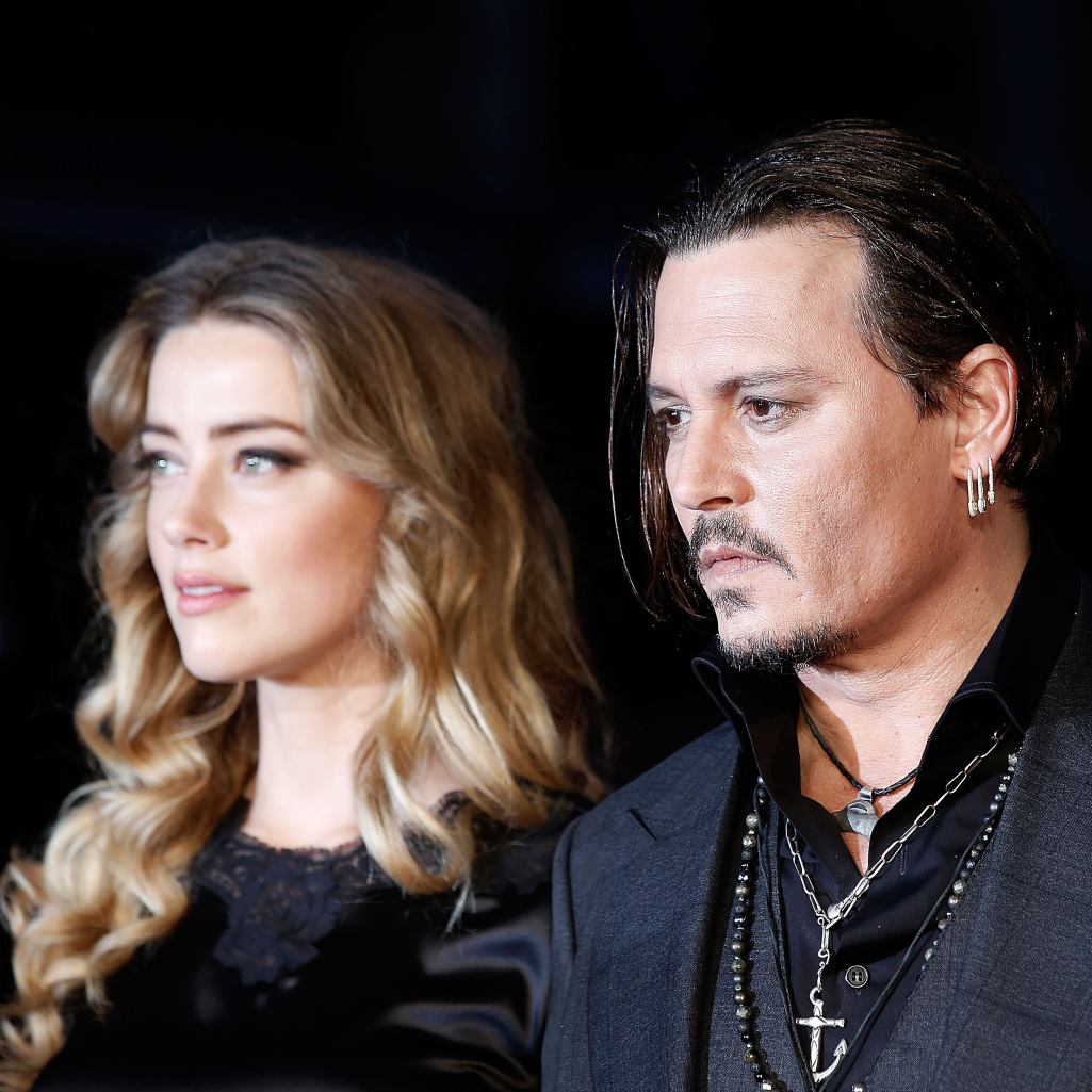 Γιατί ο Johnny Depp δεν κοιτά την Amber Heard κατά τη διάρκεια της δίκης;