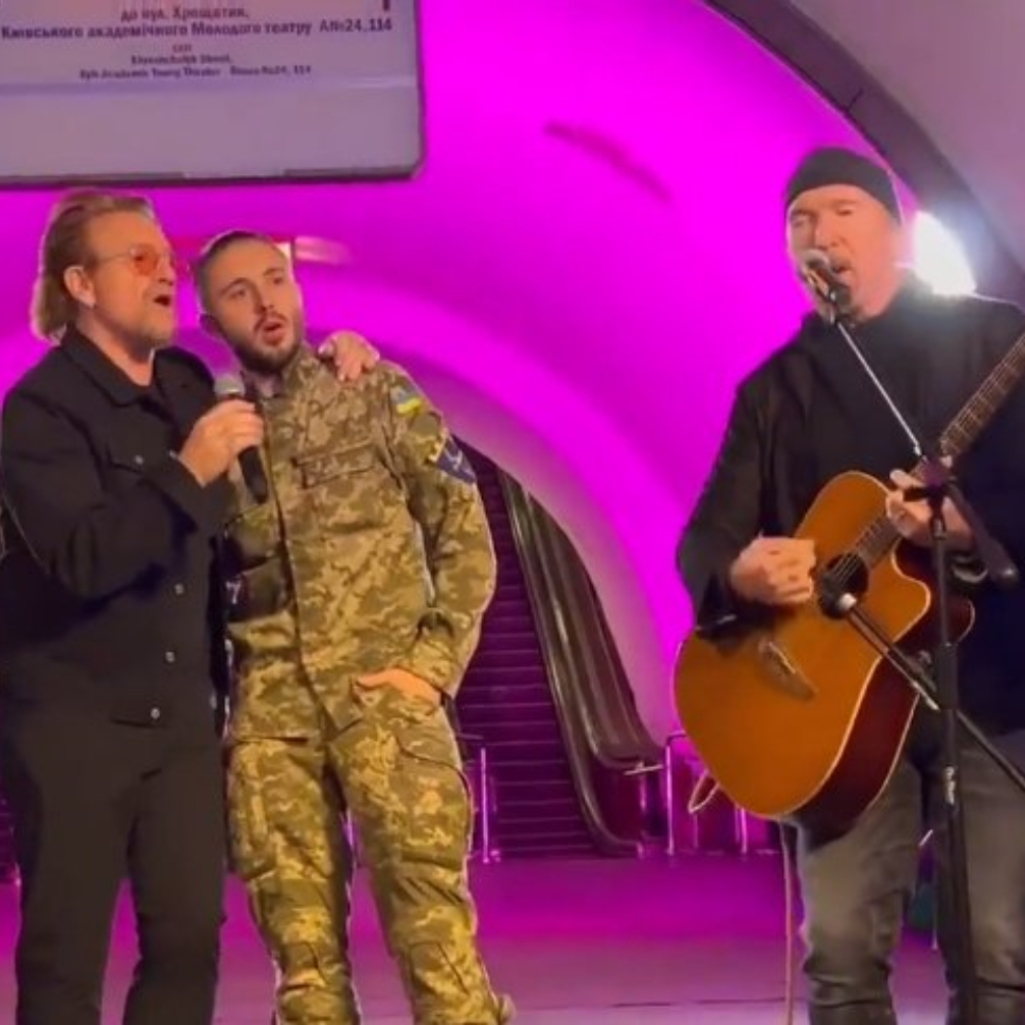 Ο Bono έδωσε συναυλία-έκπληξη σε καταφύγιο στο Κίεβο