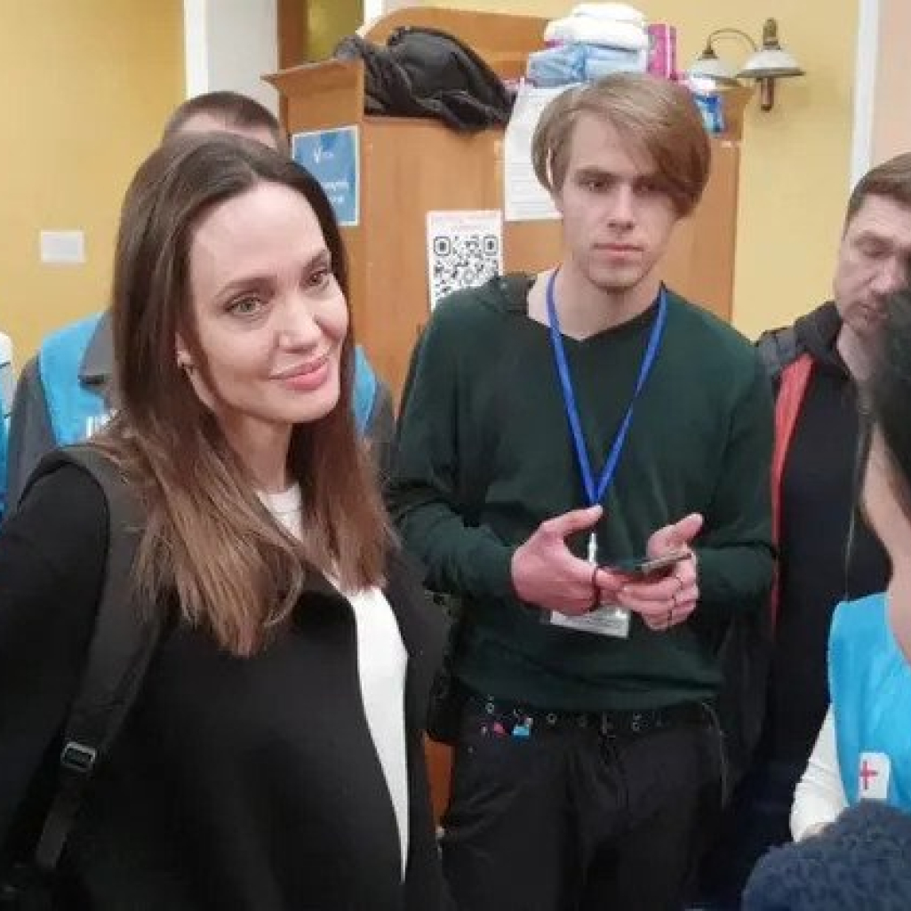 Angelina Jolie: Η επίσκεψη-έκπληξη στην Ουκρανία και η αναγκαστική φυγή της σε καταφύγιο