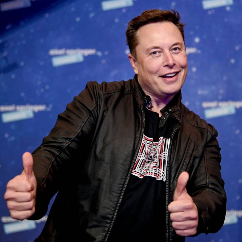 O Elon Musk απολύει το 10% της Tesla γιατί έχει... «πολύ κακό προαίσθημα»