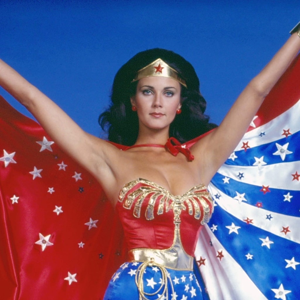 Η πρώτη Wonder Woman, Lynda Carter, απαντά σε όσους λένε πως η ηρωίδα δεν ήταν πάντα queer icon
