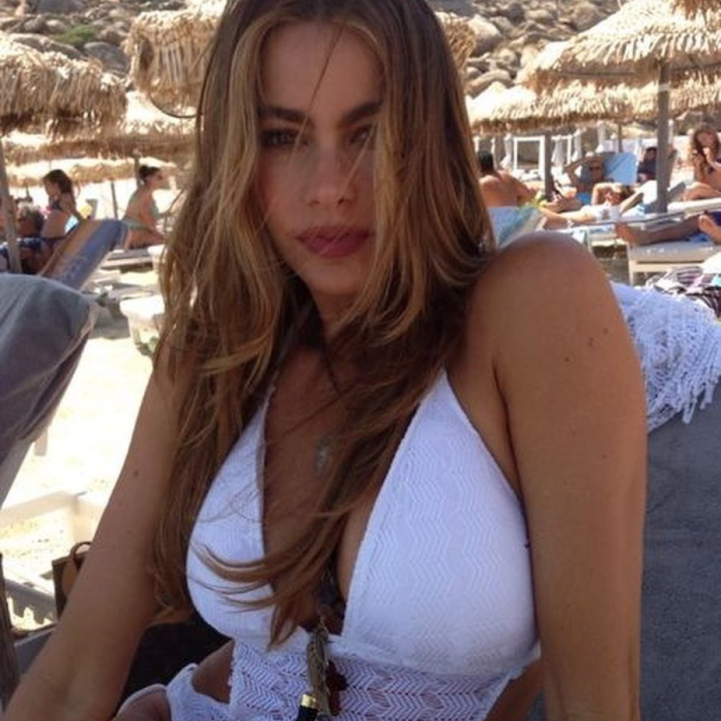 Η Sofia Vergara κάνει throwback στο ελληνικό καλοκαίρι, και τώρα θέλουμε επειγόντως διακοπές