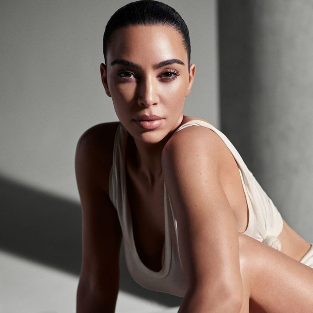 H Kim Kardashian δέχθηκε μήνυση για το όνομα της νέας της skincare σειράς SKKN