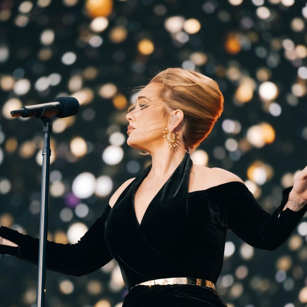 H Adele διέκοψε τη συναυλία της 4 φορές για να βοηθήσει τους fans της 