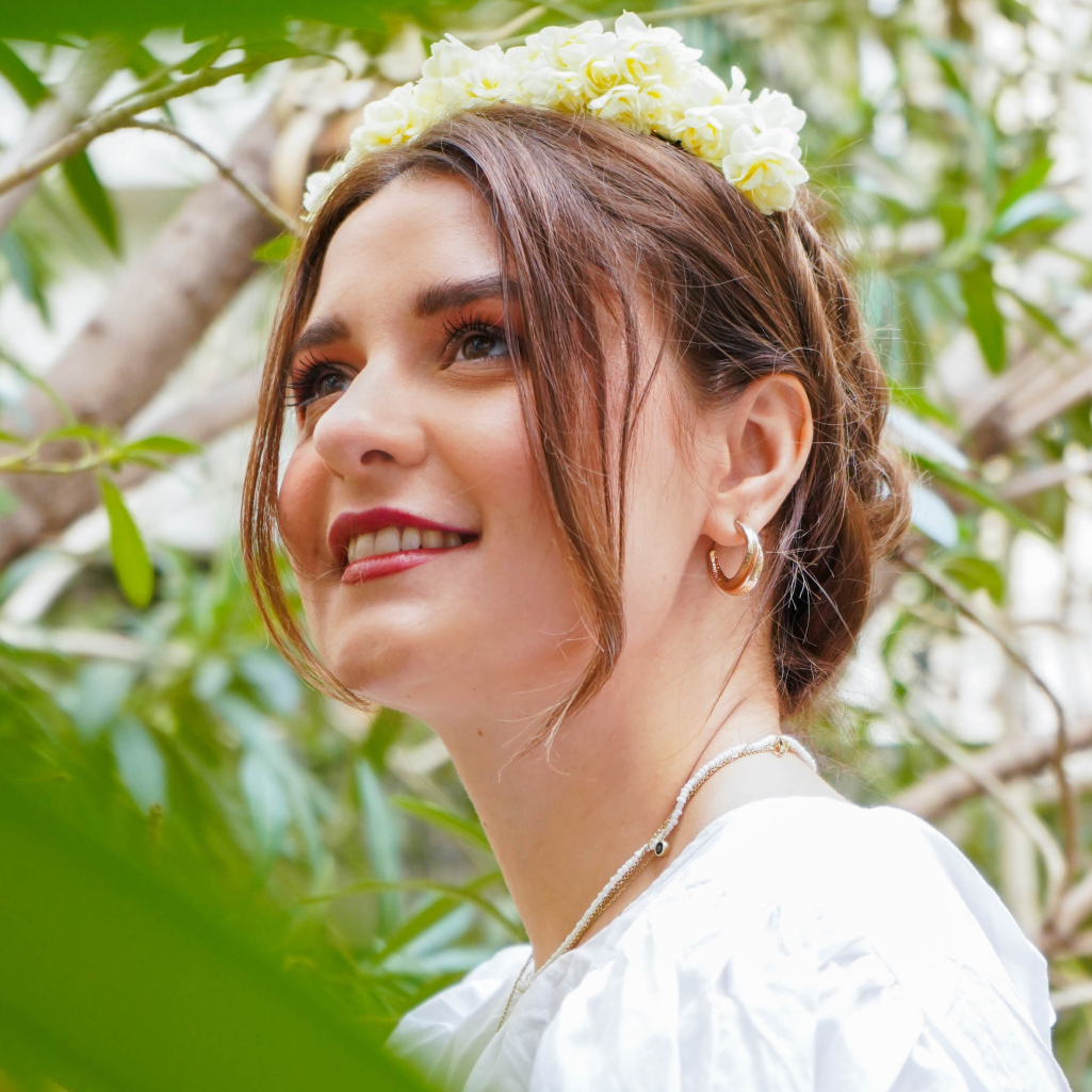 #60SecondsOfBeauty: Πώς να στολίσετε τα μαλλιά σας με λουλούδια την ημέρα του γάμου σας