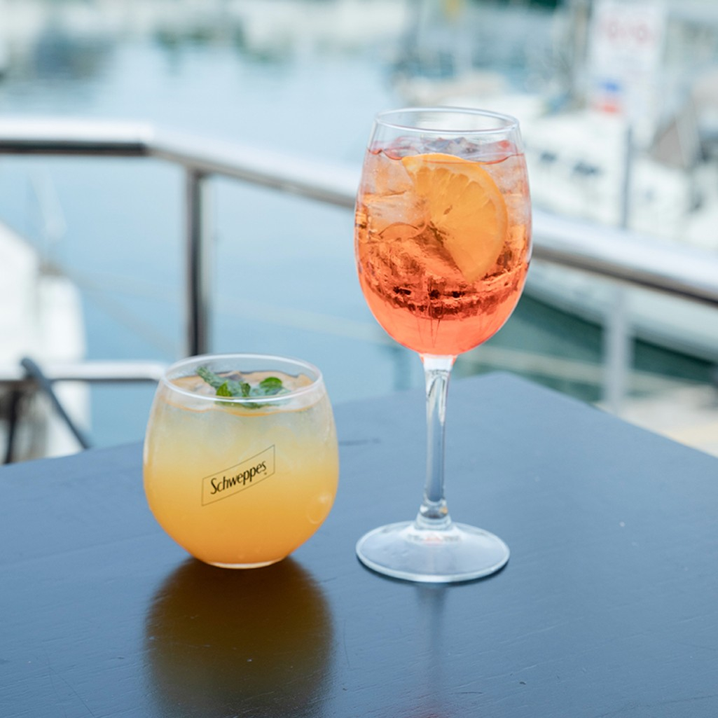 Το Schweppes δίνει χαρακτήρα στο ελληνικό καλοκαίρι!