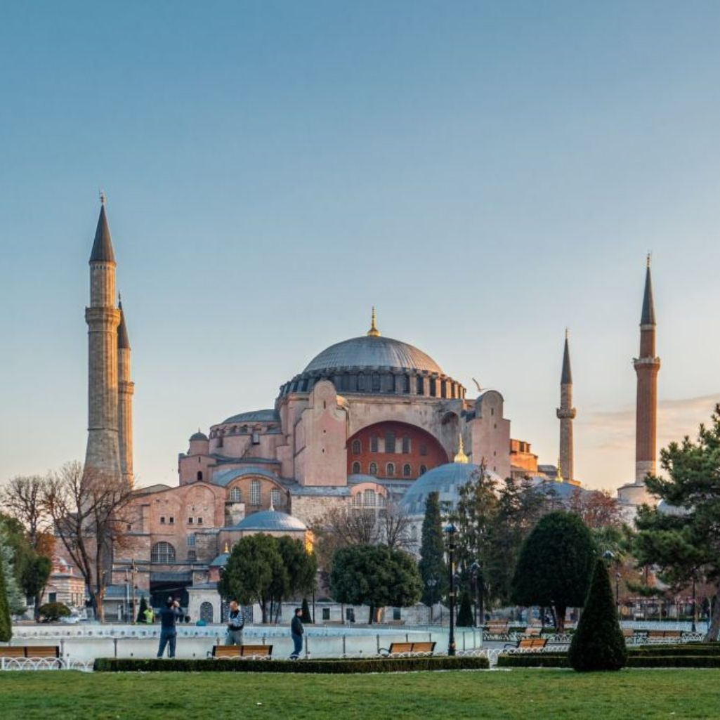Έλληνες Αρχαιολόγοι ζητούν παρέμβαση της UNESCO για την Αγία Σοφία και τη Μονή Χώρας