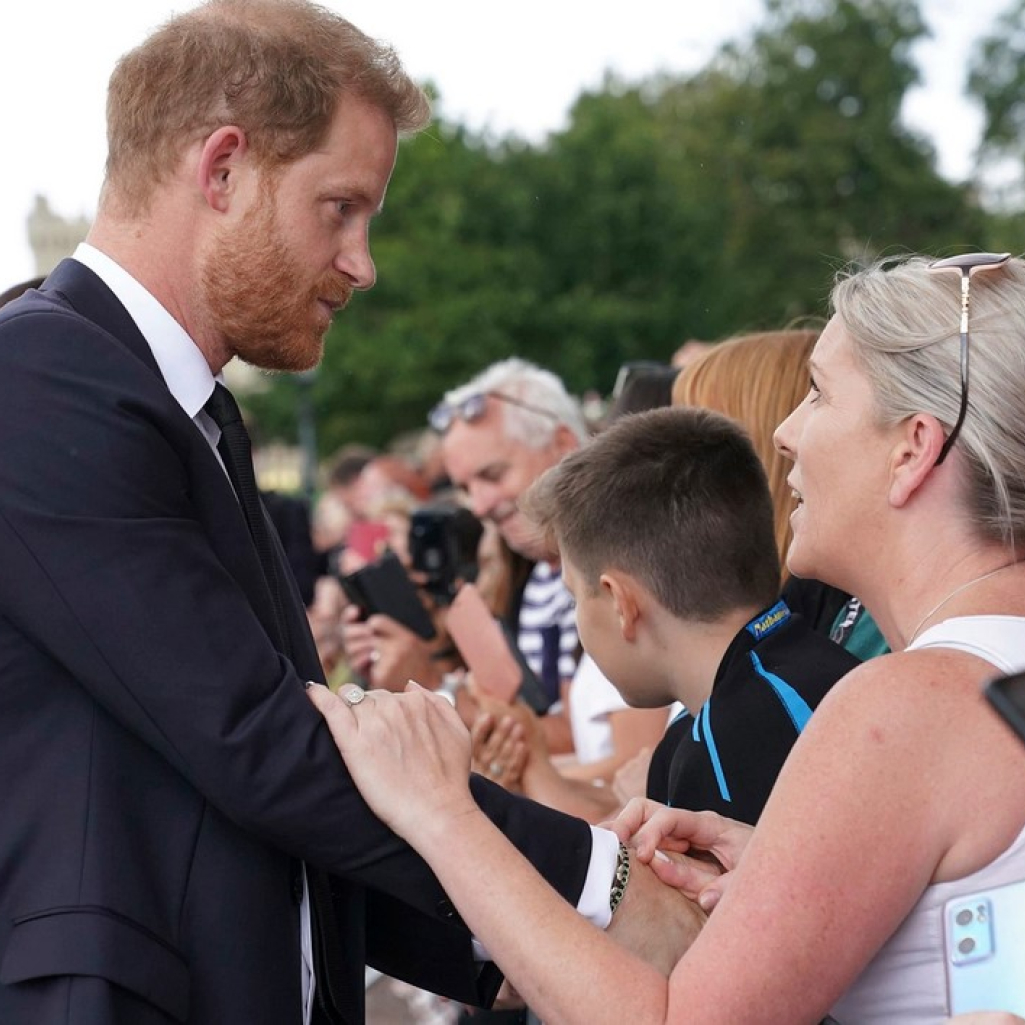 Πρίγκιπας Harry: «Είναι μοναχικά χωρίς εκείνη», είπε έξω από το σπίτι της Βασίλισσας 